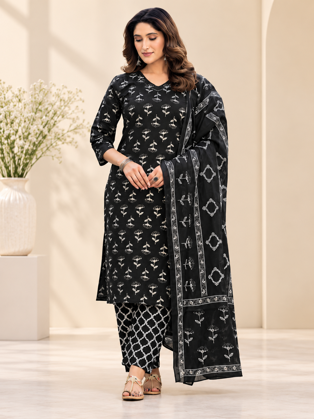 Women's Cotton Blend Printed Kurti With Pant Dupatta Set (Black)